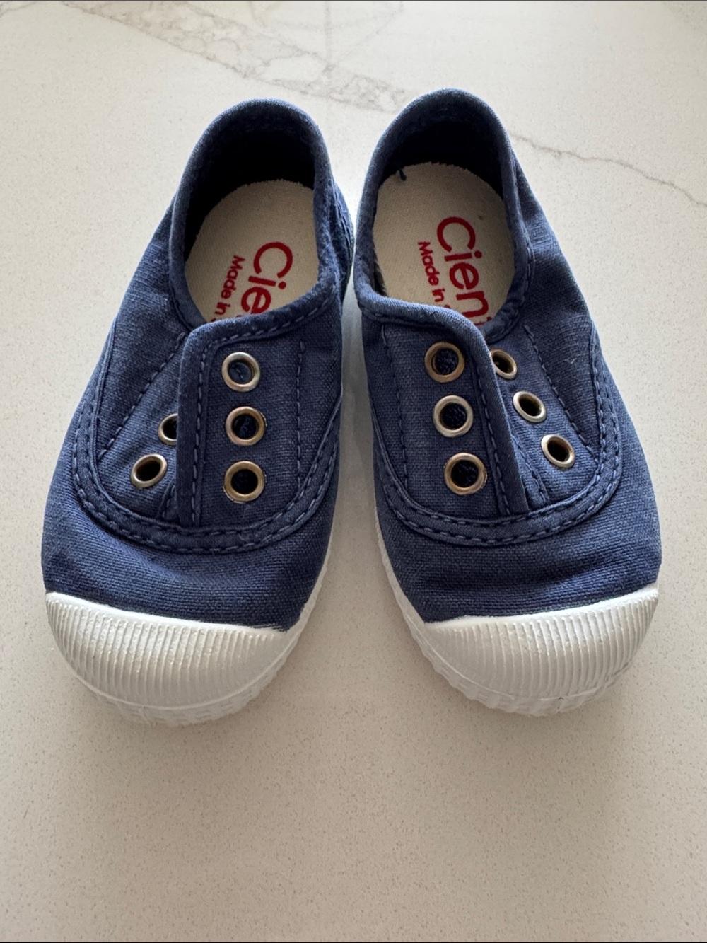 Cienta laceless sneakers
